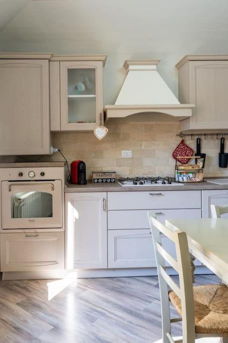 Casa Vacanze L'Angolo Fiorito Бетоле Екстериор снимка