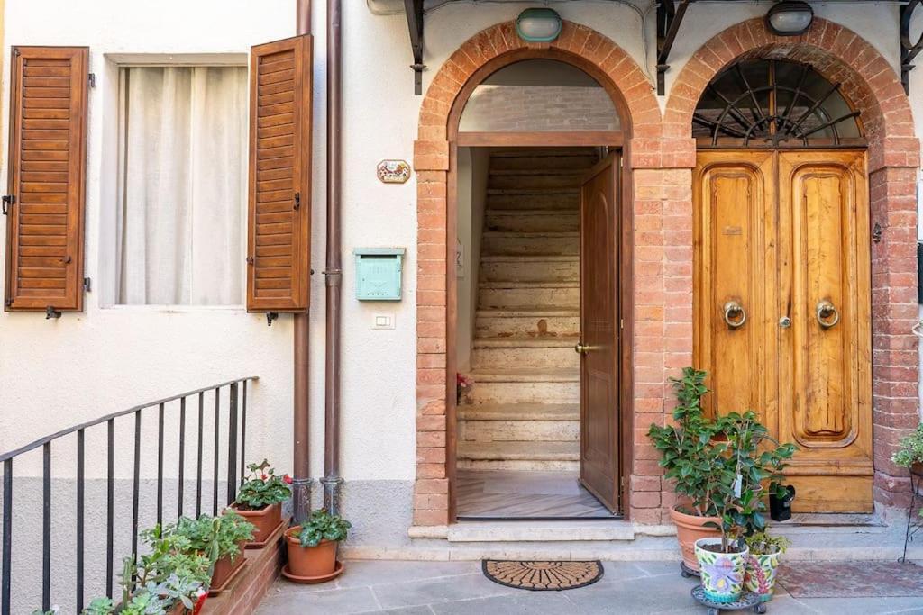 Casa Vacanze L'Angolo Fiorito Бетоле Екстериор снимка