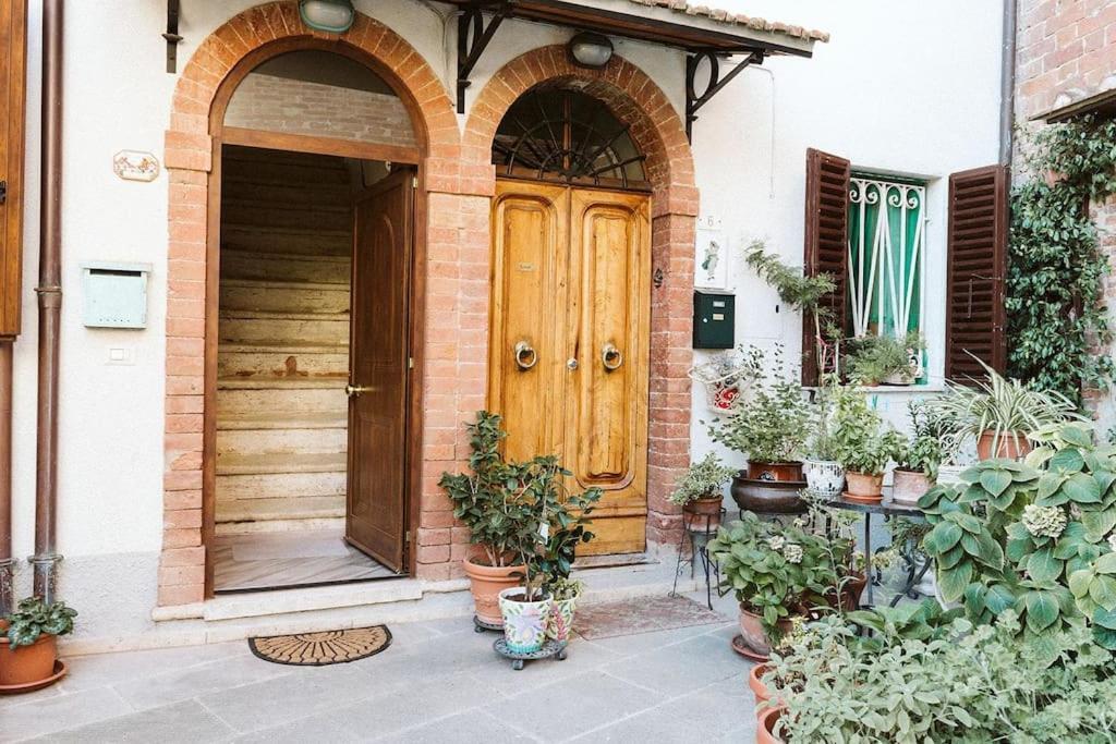 Casa Vacanze L'Angolo Fiorito Бетоле Екстериор снимка