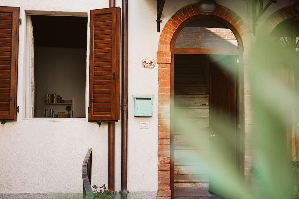 Casa Vacanze L'Angolo Fiorito Бетоле Екстериор снимка