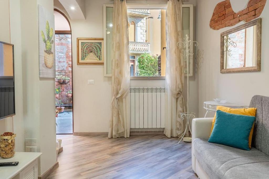 Casa Vacanze L'Angolo Fiorito Бетоле Екстериор снимка